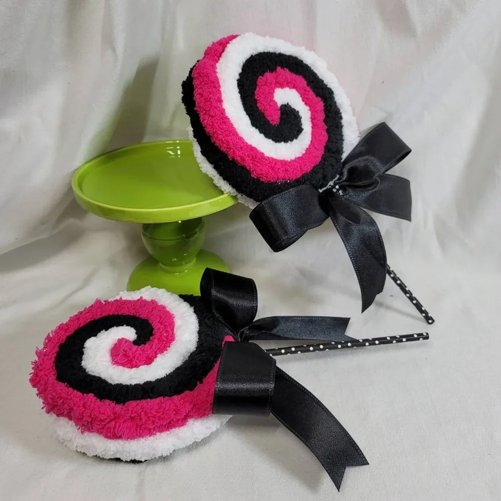 Decorative Chunky Yarn‎ Hot Pink White & Black Lollipops Black w Polka Dot Stick